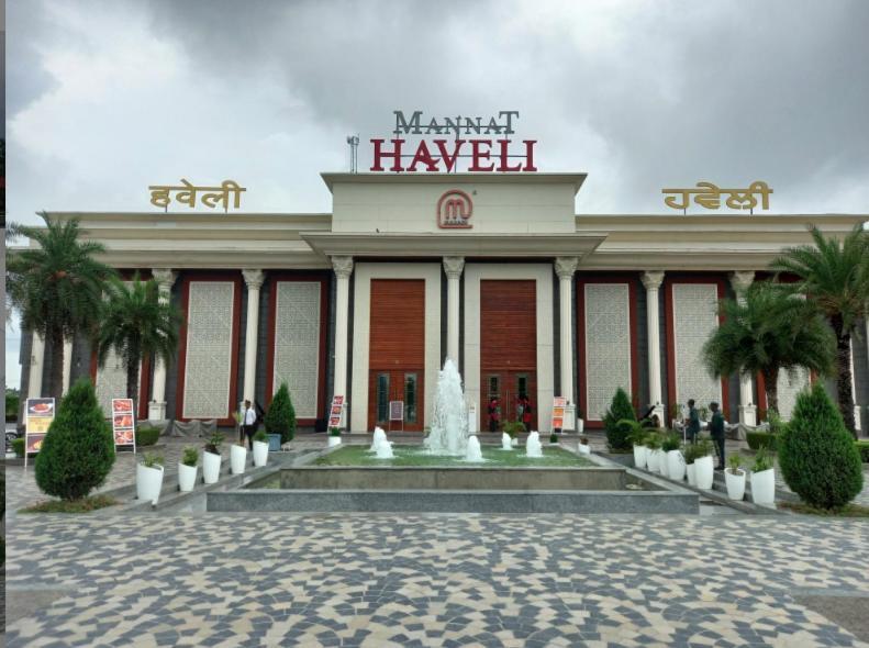 Mannat Haveli Hotel Kurukshetra Buitenkant foto