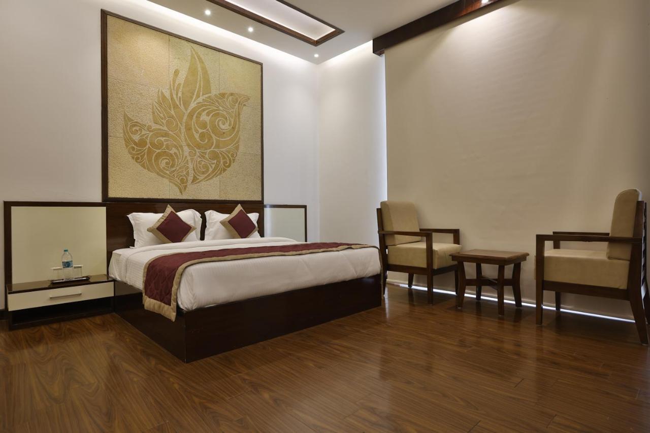 Mannat Haveli Hotel Kurukshetra Buitenkant foto