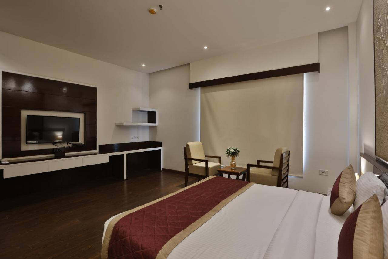 Mannat Haveli Hotel Kurukshetra Buitenkant foto
