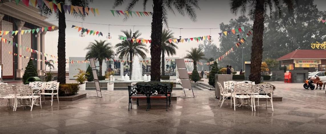 Mannat Haveli Hotel Kurukshetra Buitenkant foto