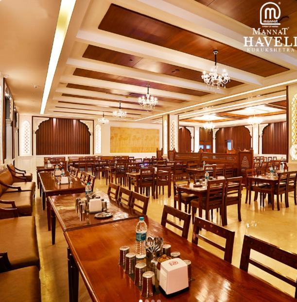 Mannat Haveli Hotel Kurukshetra Buitenkant foto